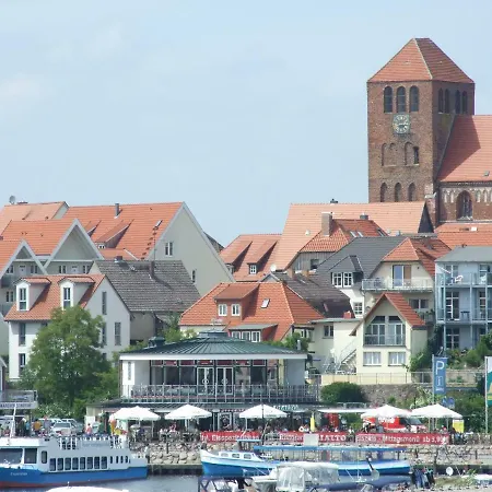 Am Seeufer 11 *