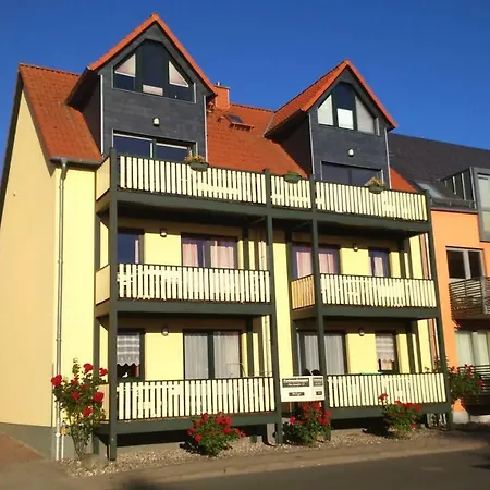 Am Seeufer 11 *